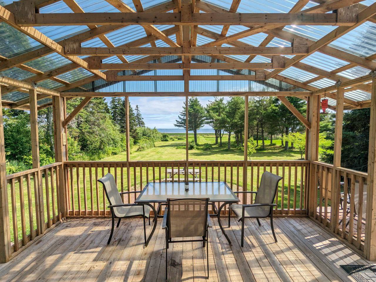 Oceanfront Cozy Cottage
